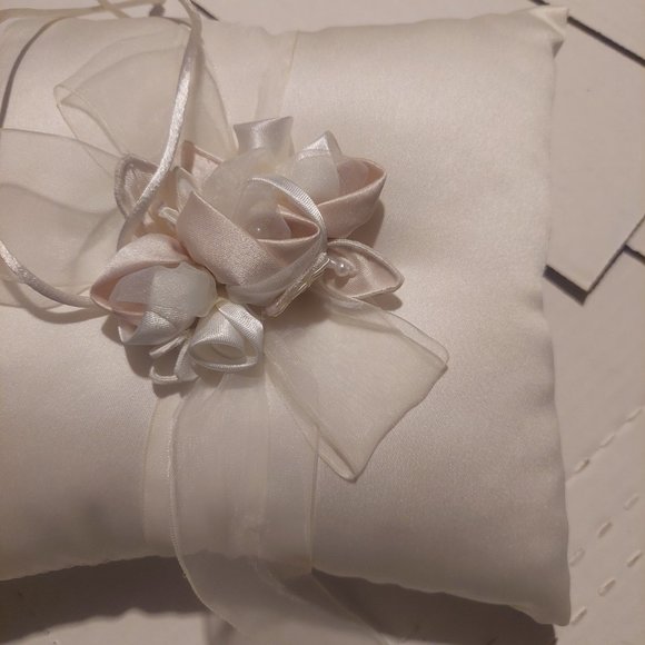 Pillow and garter - Picture 11 of 11